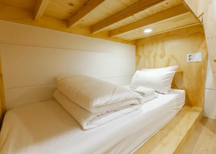 Seoulite Myeongdong Formerly - Step Myeongdong 2 Hostel *